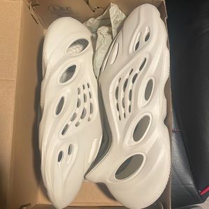 Yeezy Foam Runner Ararat Size 12